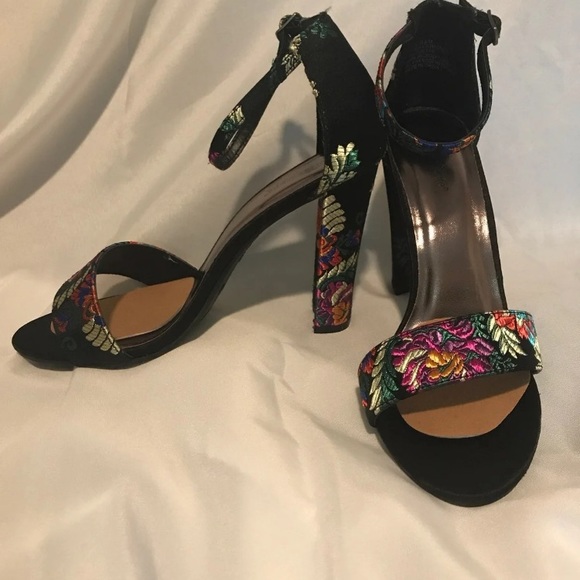 Heels - Picture 3 of 5